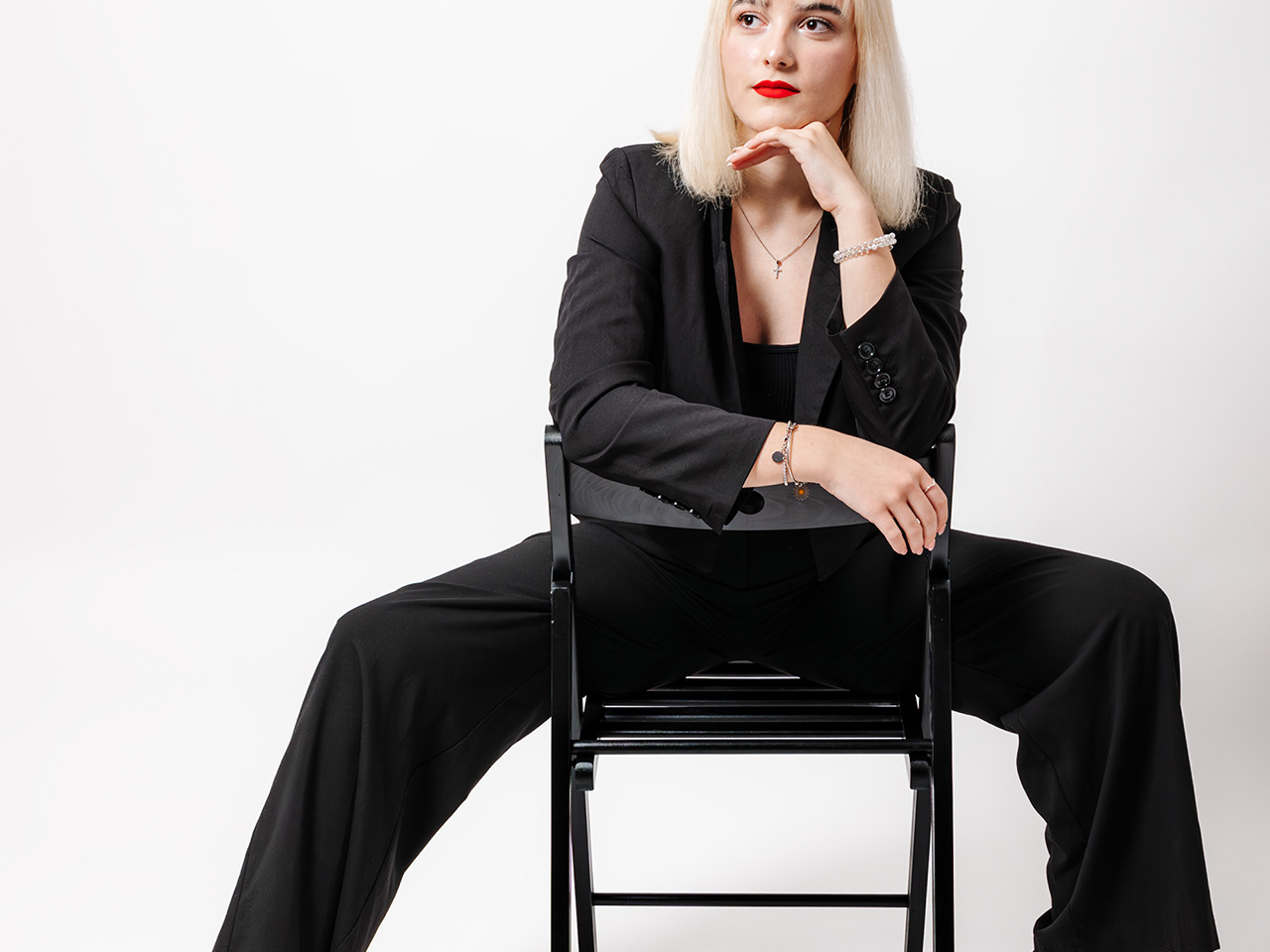 Nika Koren — Studio — naslovna fotografija