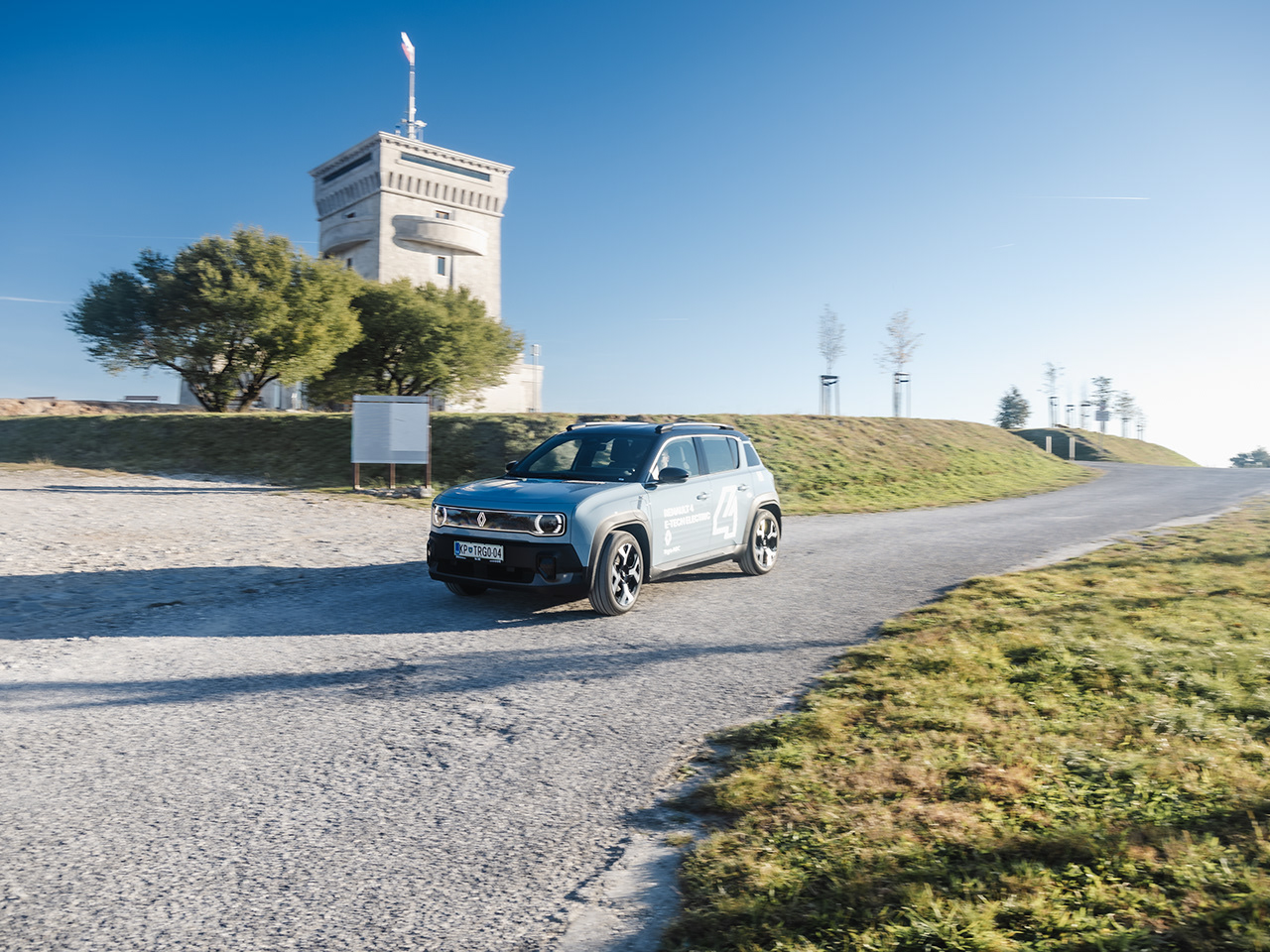 Renault 4 — naslovna fotografija