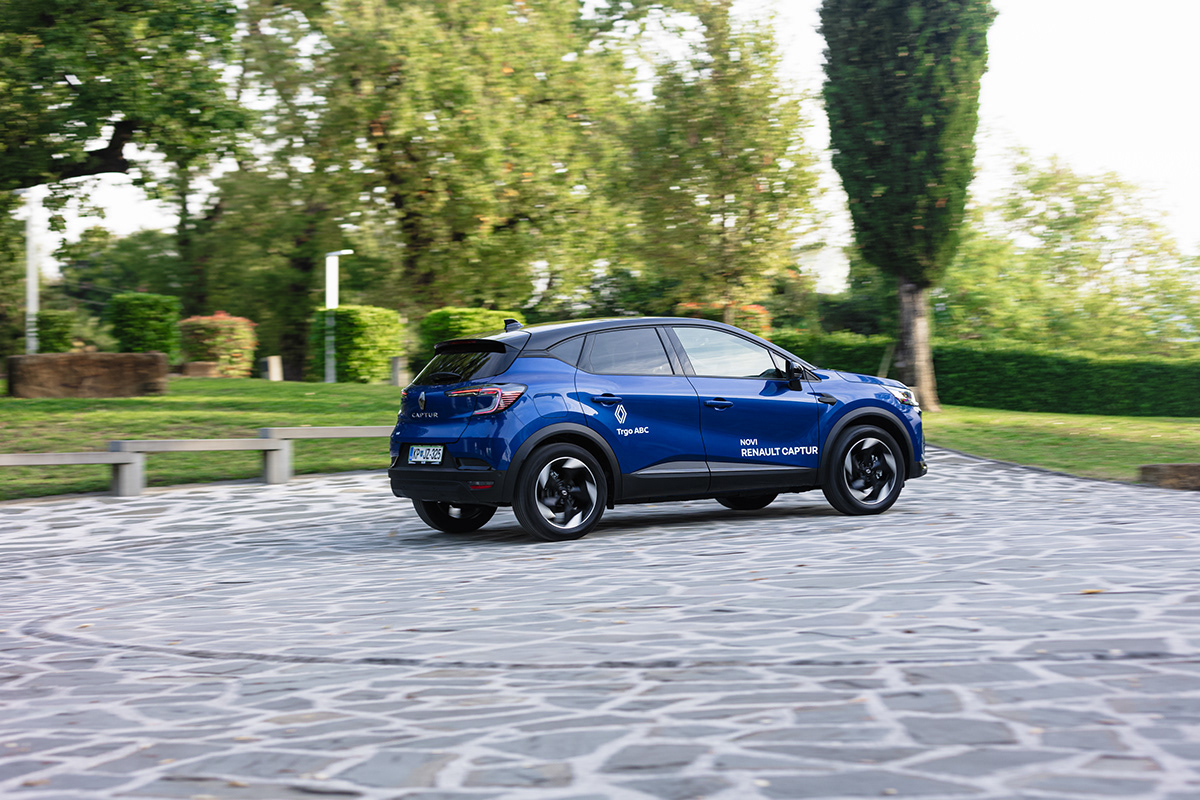 Novi Renault Captur — Trgovina ABC — automotive, fotografija 2 — Nicolas Peršolja