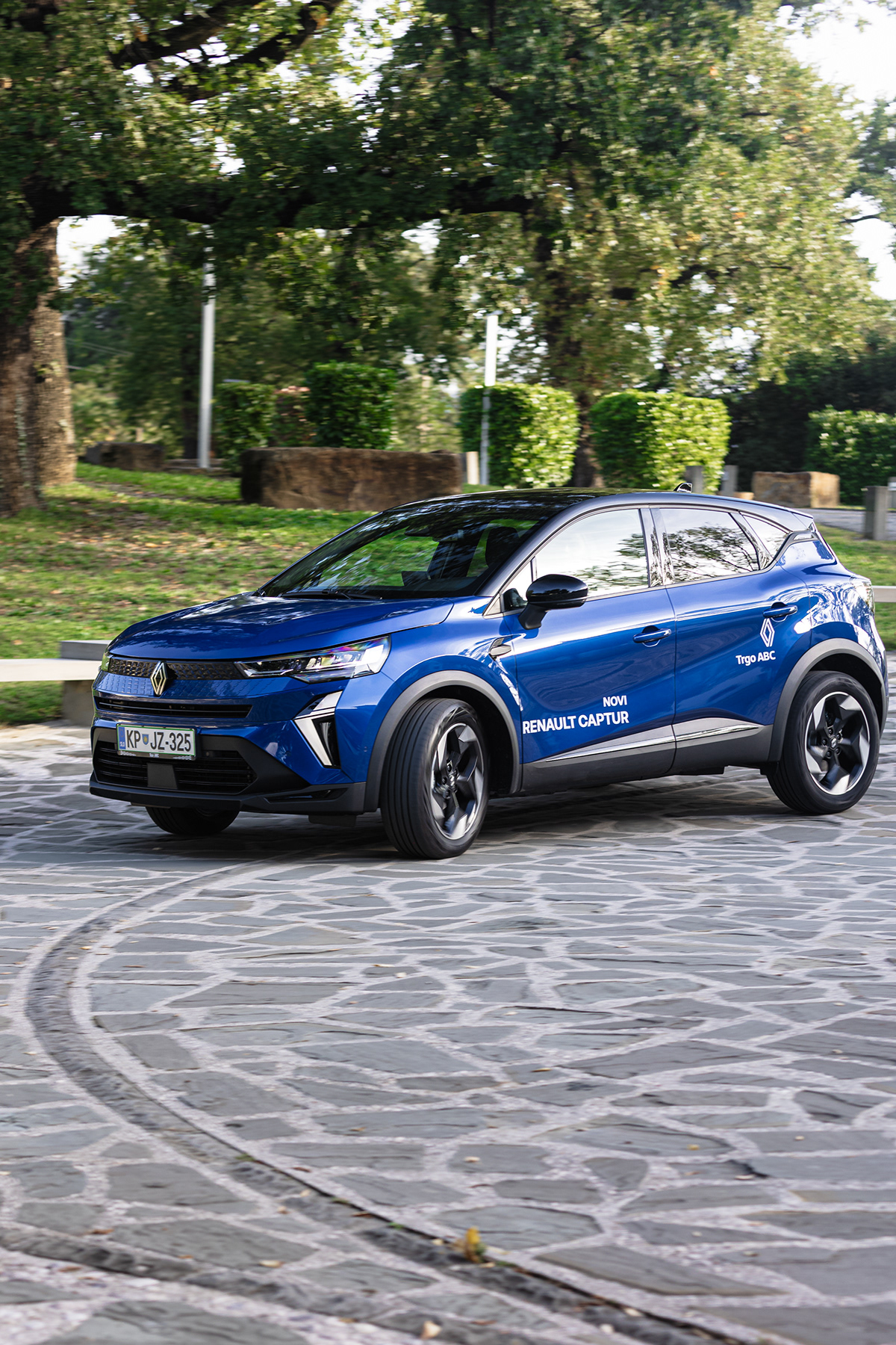 Novi Renault Captur — Trgovina ABC — automotive, fotografija 3 — Nicolas Peršolja
