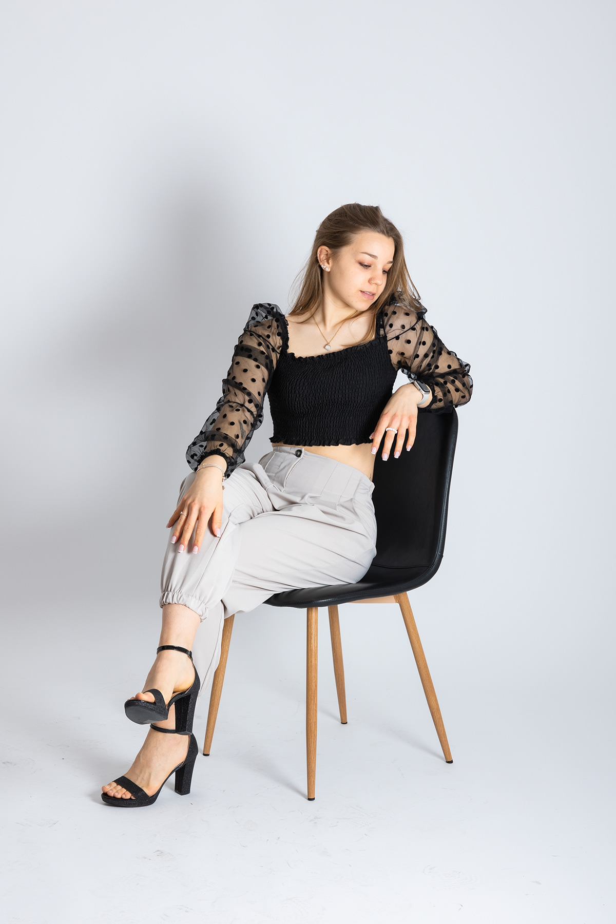 Urša Batagelj — studio, fotografija 4 — Nicolas Peršolja