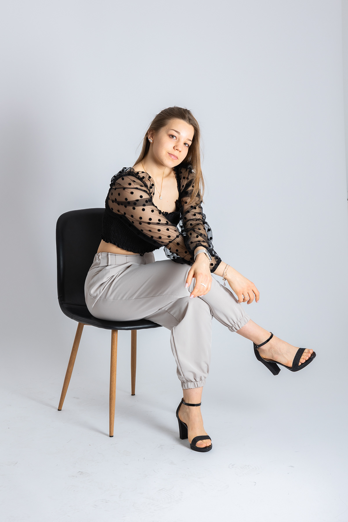 Urša Batagelj — studio, fotografija 10 — Nicolas Peršolja